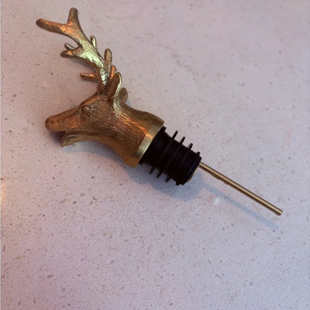 Gold tone Elk Wine Bottle Pouring Spout